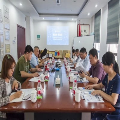 中國檔案學會領導一行到融安特參觀交流